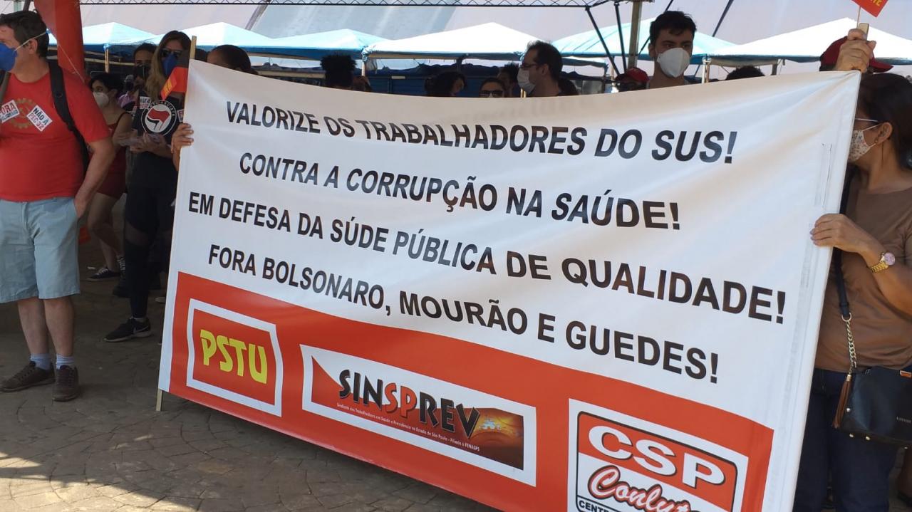 Foto 3 de 17 — Manifestantes fazem ato "Fora Bolsonaro" na Praça Santa Cruz; veja imagens